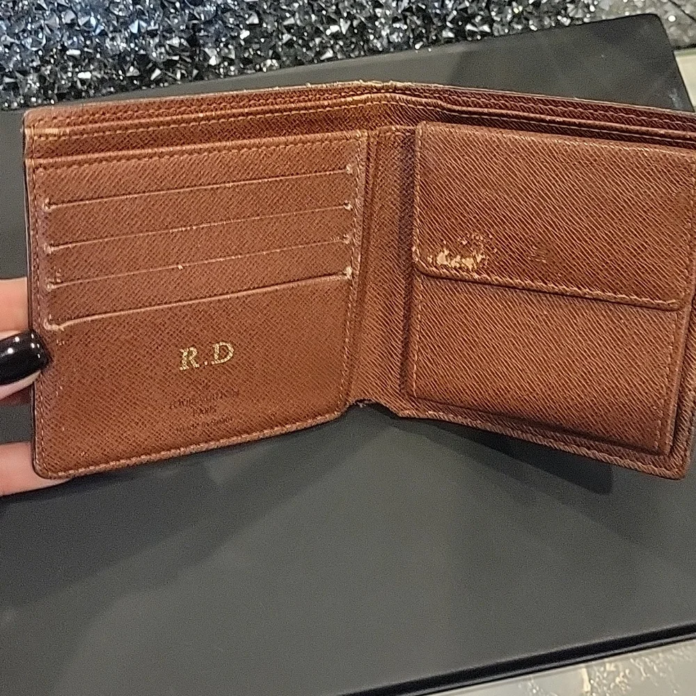 LOUIS VUITTON Monogram Wallet - Picture 7 of 11
